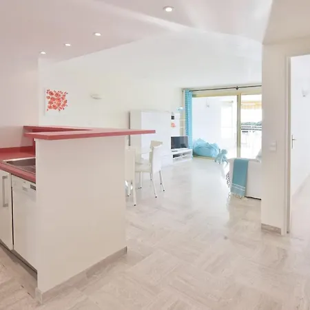 Prestigious With Terrace And Pool Apartment