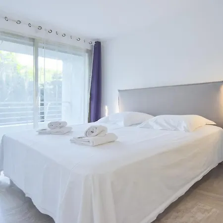 Prestigious With Terrace And Pool Apartment *